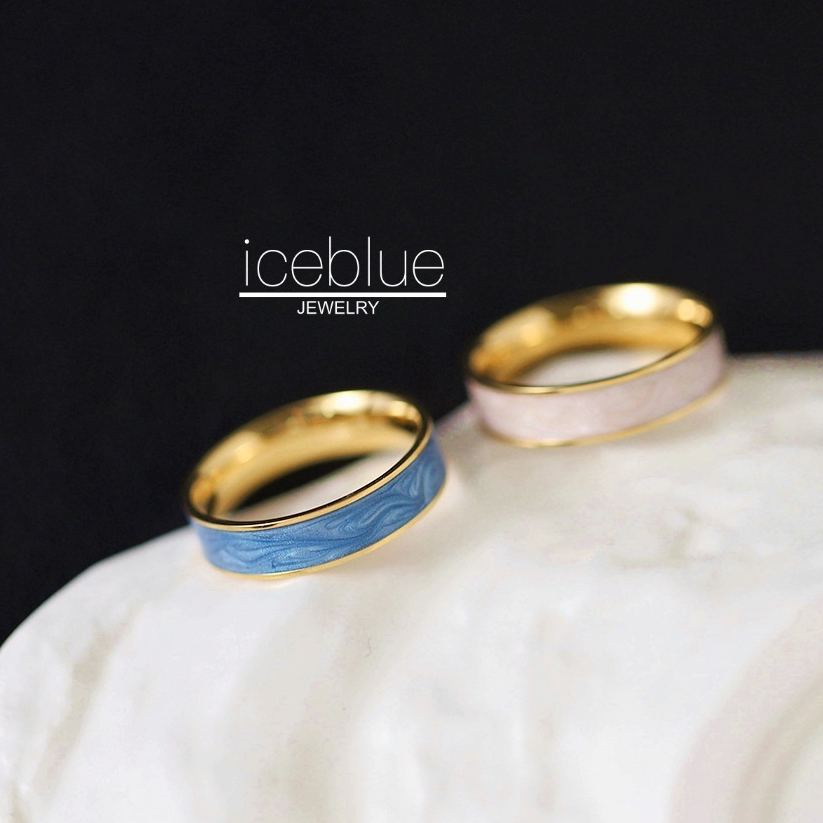 Iceblue-Painted ไทเทเนียมเหล็กสีฟ้าและสีขาว Dripping น้ํามันแหวน 18K Gold Plated กันน้ํา Non Tarnish เครื่องประดับแหวนผู้หญิง R17