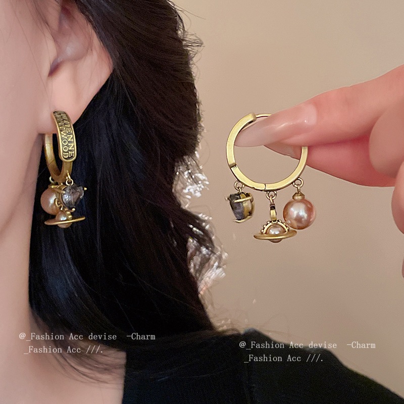[Jewbeauty]วินเทจเพทายจดหมายมุกหูหัวเข็มขัดต่างหูดาวเสาร์ย้อนยุคแสงหรูหราเครื่องประดับแฟชั่นผู้หญิง