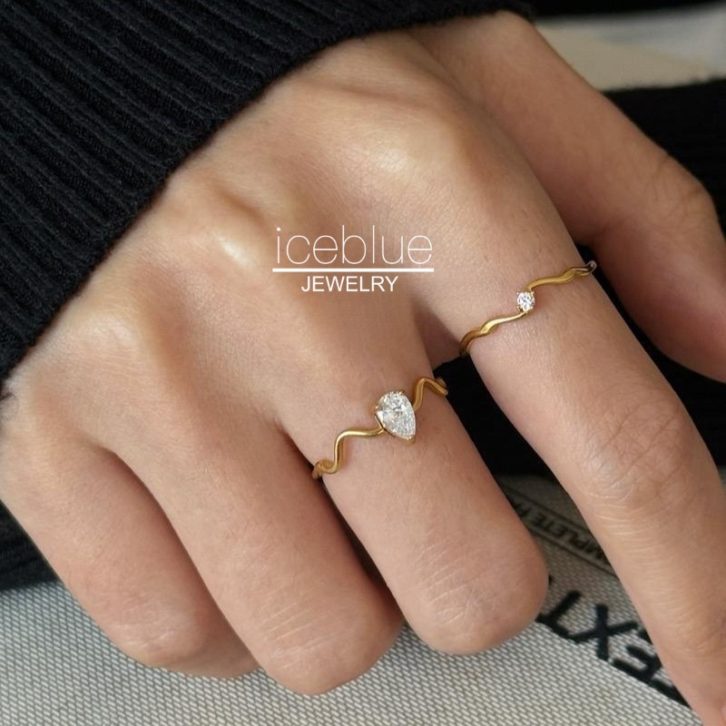 Iceblue-Ultra-Fine Wave Rhinestone Simple Gold แหวน 18K Gold Plated 316L สแตนเลสไทเทเนียมเหล็ก Hypoallergenic กันน้ํา Non Tarnish Stackable แหวนชุดสําหรับผู้หญิง R12
