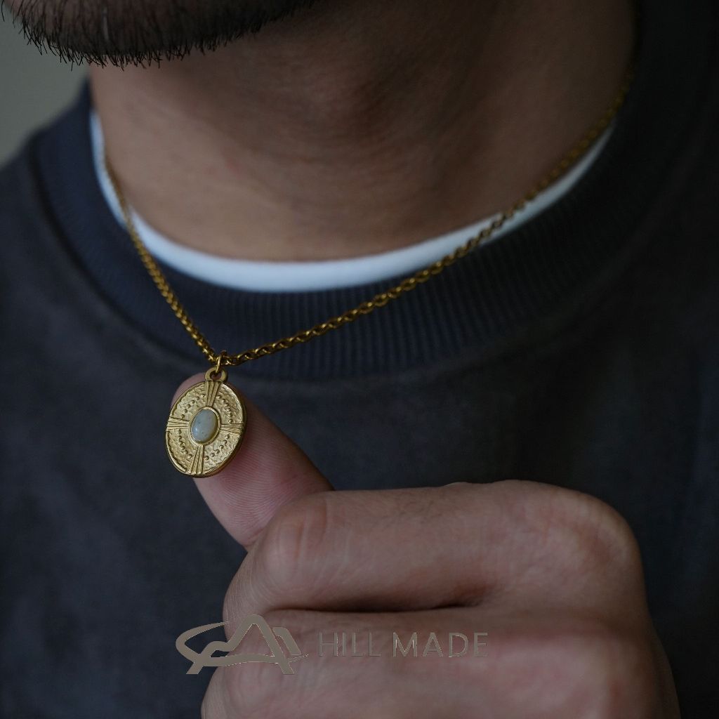 Golden Sun รอบไทเทเนียมเหล็กจี้แบรนด์อินเทรนด์ High Street American Retro Luxury สร้อยคอเสื้อกันหนาวผู้ชาย HMN56