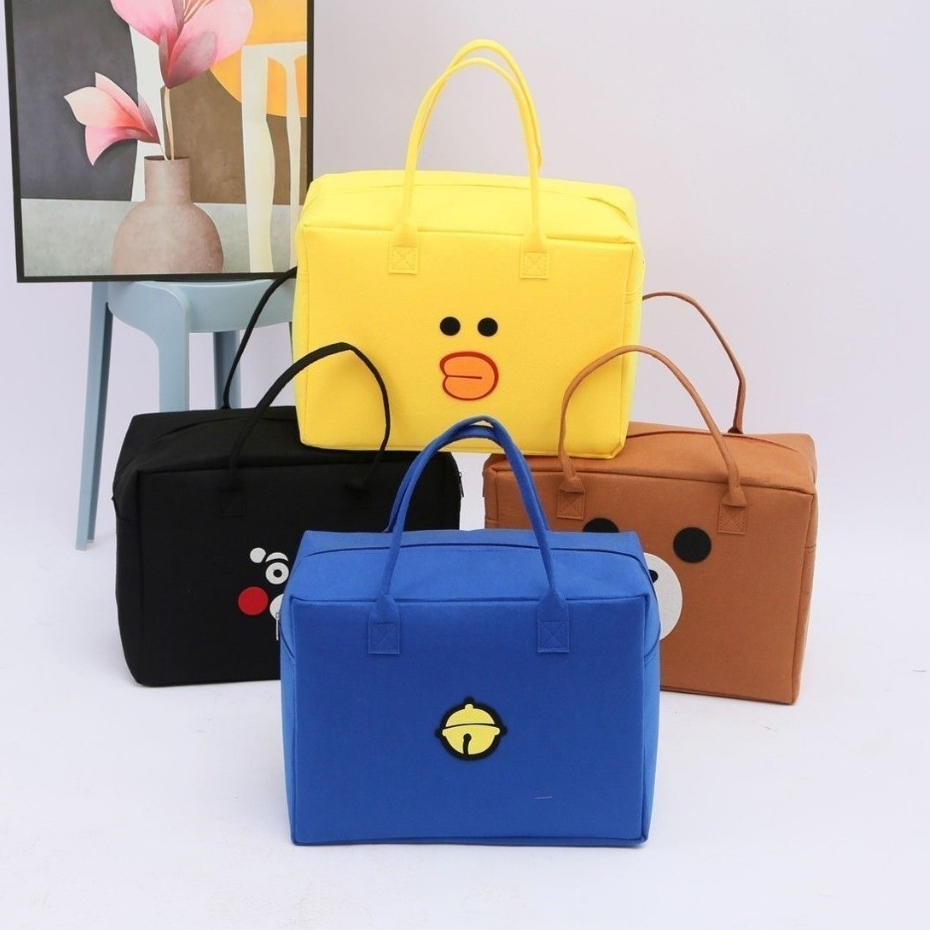 กระเป๋าถือ ผ้าสักหลาด ทนทาน วามจุขนาดใหญ่ แบบพกพา แฟชั่นมา น่ารัก-กันน้ำ กระเป๋าเดินทางการ์ตูน