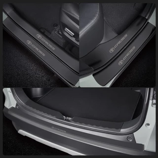 ZLWR Toyota corolla cross 2022-2026 เกณฑ์แถบวัสดุหนังป้องกันรอยขีดข่วนและทนต่อการสึกหรอยินดีต้อนรับเหยียบการปรับเปลี่ยนอุปกรณ์ตกแต่งสติกเกอร์