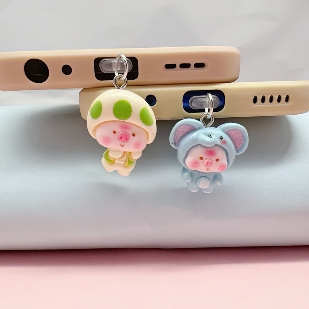 โทรศัพท์มือถือปลั๊กป้องกันฝุ่น DIY เรซิ่นน่ารักการ์ตูน Cross-Dressing ลูกหมูจี้ขนาดเล็กรูโทรศัพท์มือถือปลั๊กป้องกันฝุ่น