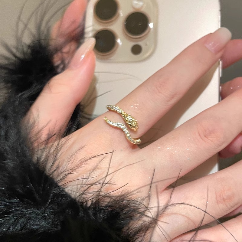 แหวนเปิดเพทายรูปงูเฉพาะหญิงการออกแบบเฉพาะระดับไฮเอนด์แหวนนิ้วชี้เฉพาะสไตล์เย็นทุกการแข่งขัน