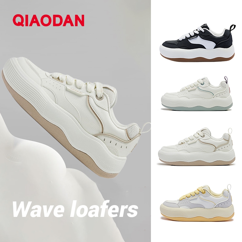 Qiaodan รองเท้าบอร์ดลําลองผู้หญิงและอเนกประสงค์พร้อมพื้นรองเท้าหนาหยัก XM46230535