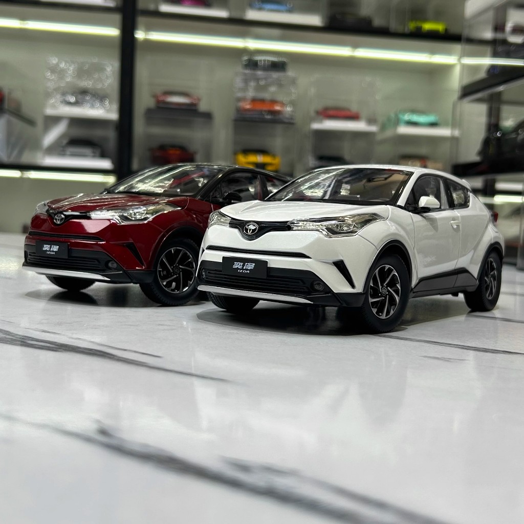 1:18 โมเดลรถ Toyota IZOA โมเดลรถโลหะผสมจําลอง + เล็ก