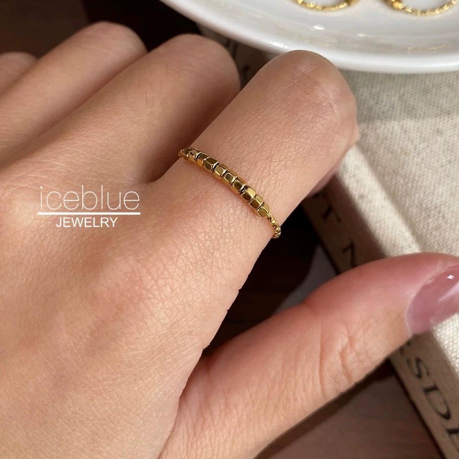 Iceblue-Beaded Cube แหวนทอง Anti Fade Non Tarnish เครื่องประดับ 18K Gold Plated 316L สแตนเลสสตีลแหวนเหล็กไทเทเนียมสําหรับผู้หญิง R04