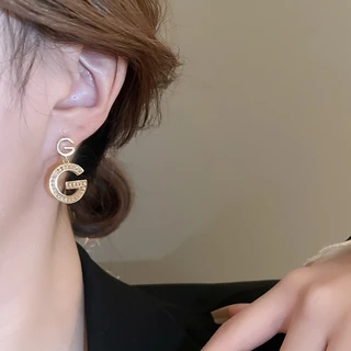[Jewbeauty]ต่างหูตัวอักษรเพทายไฟฟ้าสีทองแสงหรูหราสไตล์การออกแบบความรู้สึกต่างหูเข็มเงินแฟชั่นเครื่องประดับคุณภาพสูง
