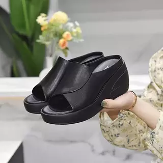 Borlkoc รองเท้าแตะ หนังนิ่ม สวมใส่สบาย แฟชั่นสําหรับผู้หญิง สไตล์ดาราอินเทอร์เน็ต รองเท้าแตะฟองน้ำหนา