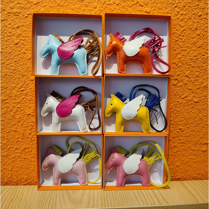 พวงกุญแจสร้างสรรค์น่ารักรูปม้าของที่ระลึกของขวัญหนัง PU จี้สไตล์ DIY