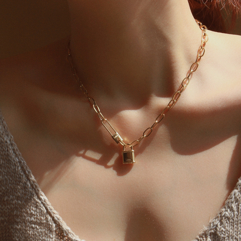ยุโรปอเมริกัน Hip-Hop สไตล์หนาโซ่รูปไข่ 18K Gold ทองแท้ไฟฟ้า t ล็อคขนาดเล็กสร้อยคอเหล็กไทเทเนียมสี Retention Clavicle Chain