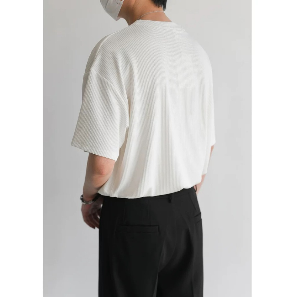 M&M แขนสั้นผู้ชาย คอวี แฟชั่นเรียบง่าย ผ้าระบายอากาศ ลำลองในชีวิตประจำวัน