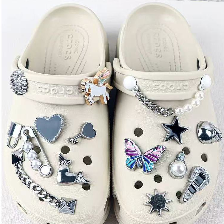 รองเท้าแตะแฟชั่น อุปกรณ์เสริม, Crocs Jibbitz Charms, jibbitz Set, อุปกรณ์รองเท้าโลหะพังก์โลหะเนื้อเงิน