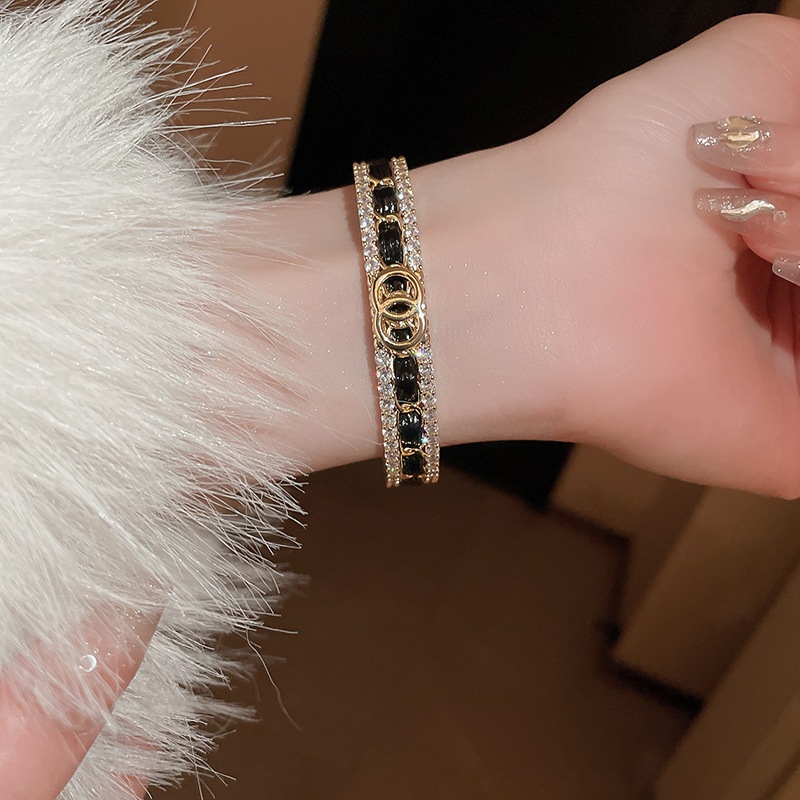 เดรเจว ทองเปิดโลหะเพชรสร้อยข้อมือผู้หญิงแฟชั่นซอกออกแบบที่เรียบง่ายเครื่องประดับมือ - รูปที่ 2