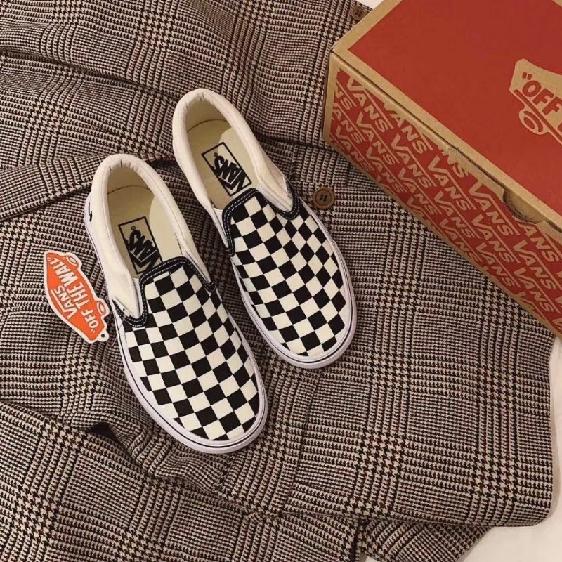(จัดส่งที่รวดเร็ว) Slip-On Checkerboard White/Grey รองเท้าผ้าใบแบบสวม ขนาด 36-45
