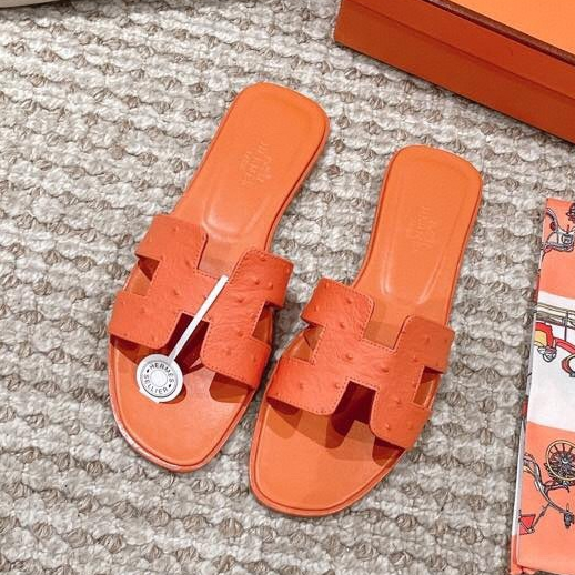 (พร้อมกล่องรองเท้า) ชม. 2025 ใหม่รอบนิ้วเท้าเปิดนิ้วเท้าผู้หญิงด้านล่างแบนรองเท้าแตะชายหาดลําลอง