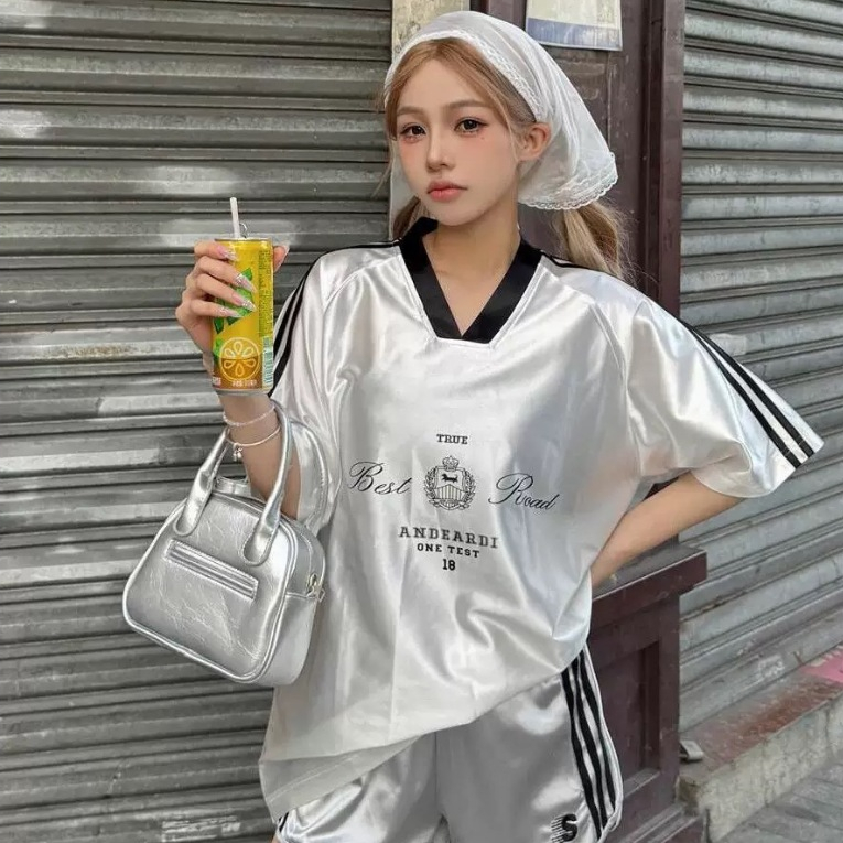 กีฬาสไตล์หลวมคอวีแขนสั้นเสื้อยืดผู้หญิง