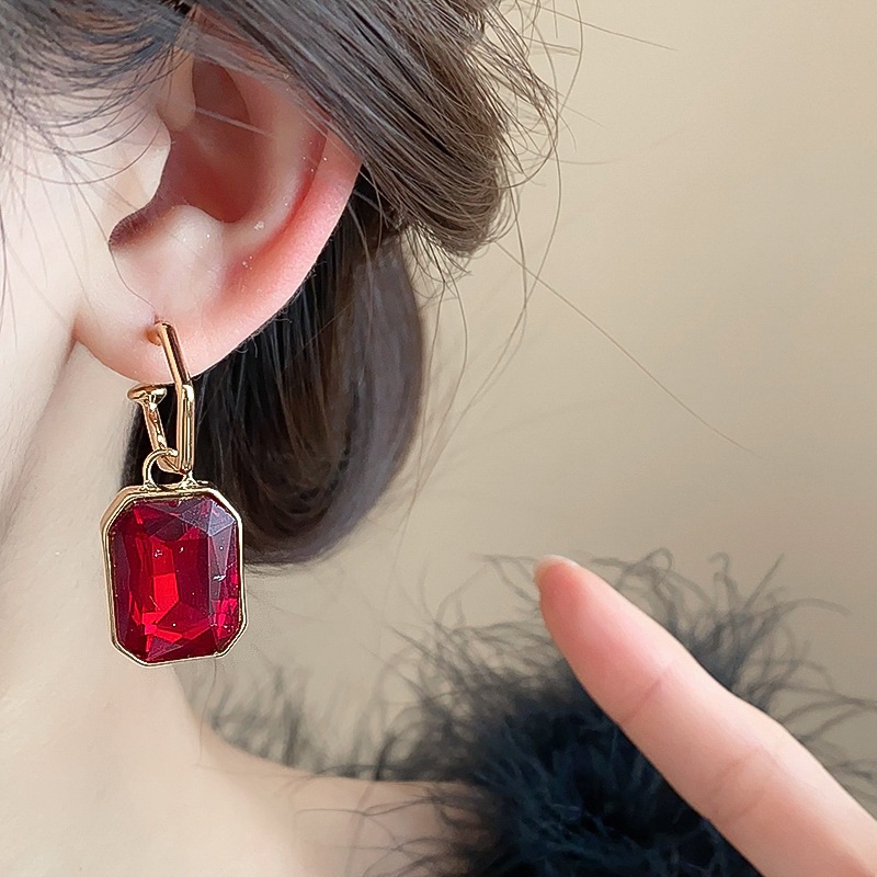 เพชร-หุ้มห่อ สีแดงตารางจี้สร้อยคอย้อนยุคแสงหรูหราแฟชั่นอารมณ์กระดูกไหปลาร้าโซ่ขนาดเล็กที่ละเอียดอ่อนอาวุโสความรู้สึกสร้อย - รูปที่ 7