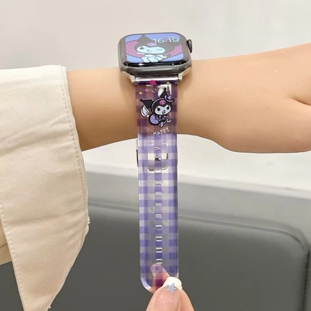 สายนาฬิกาซิลิโคนอ่อนนุ่มลายคูโลมิสีม่วงลายตารางหมากรุก สําหรับ Apple Watch Ultra 8/7/49/45/40/41/44 มม. IWatch Series SE 6 5 4 3 2 1 TPU