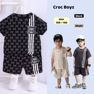 Croc Boyz พร้อมส่ง ชุดแฟชั่นเด็กชาย เสื้อแขนสั้น+กางเกงขาสั้…