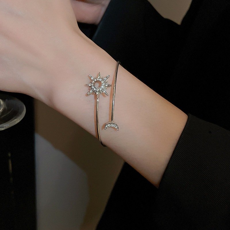 สร้อยข้อมือแบบ Retro Temperament สำหรับการจัดแต่งทรงผม แฟชั่นเครื่องประดับทำมือจากยุโรปและอเมริกา