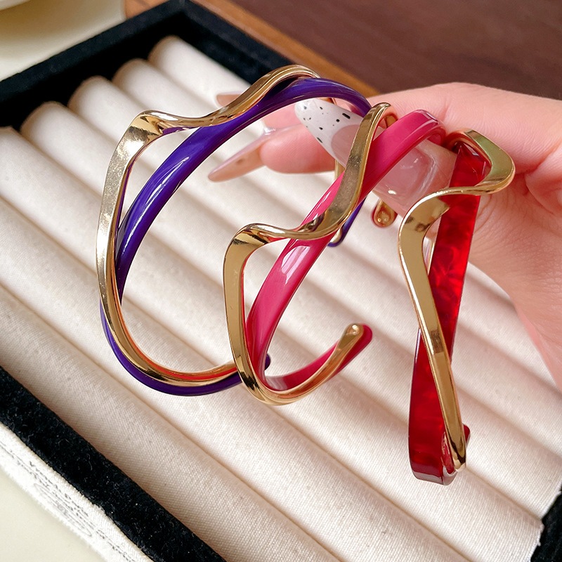 สร้อยข้อมือแบบปรับได้รูปคลื่นไฟฟ้าสองชั้นตกแต่งมือที่เรียบง่ายและทันสมัย