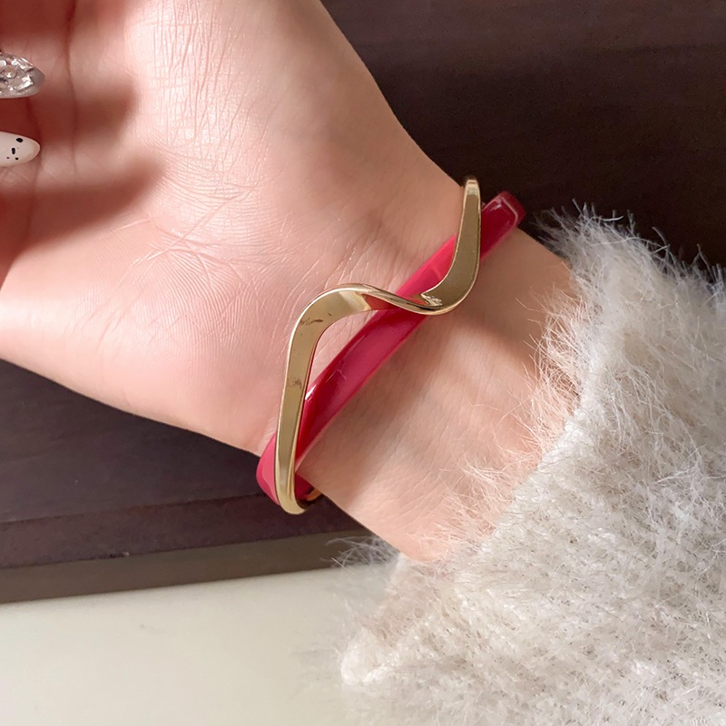 สร้อยข้อมือแบบปรับได้รูปคลื่นไฟฟ้าสองชั้นตกแต่งมือที่เรียบง่ายและทันสมัย