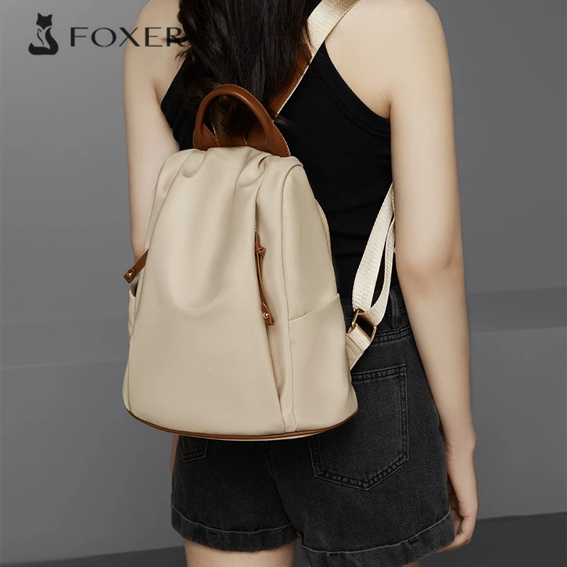 FOXER กระเป๋าเป้สะพายหลังผู้หญิง กระเป๋าเป้สะพายหลังผ้าใบ กระเป๋าแฟชั่นนักเรียน กระเป๋าเดินทาง