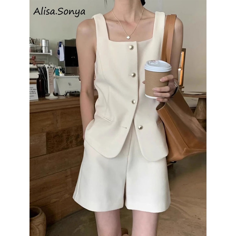 Alisa.Sonya เซ็ตเสื้อกั๊กคอกว้าง กางเกงขาสั้นเอวสูง สไตล์เฟรนช์ ผู้หญิง 24AS1167