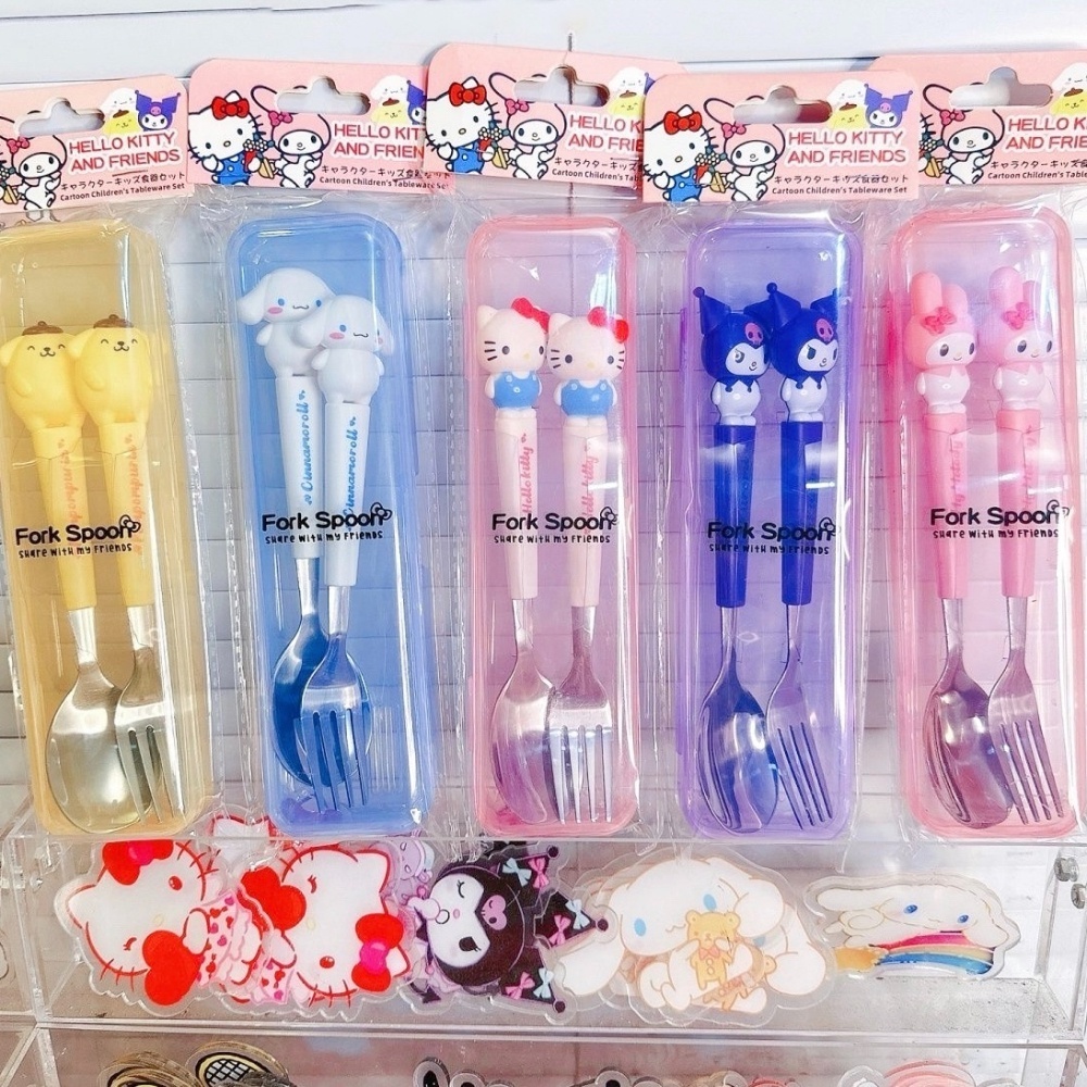 COD SANRIO 2ชิ้น/เซ็ต ชุดช้อนส้อมเด็ก ช้อนส้อมลายการ์ตูน แสตนเลสหนาอย่างดี พร้อมกล่องพกพาสะดวก