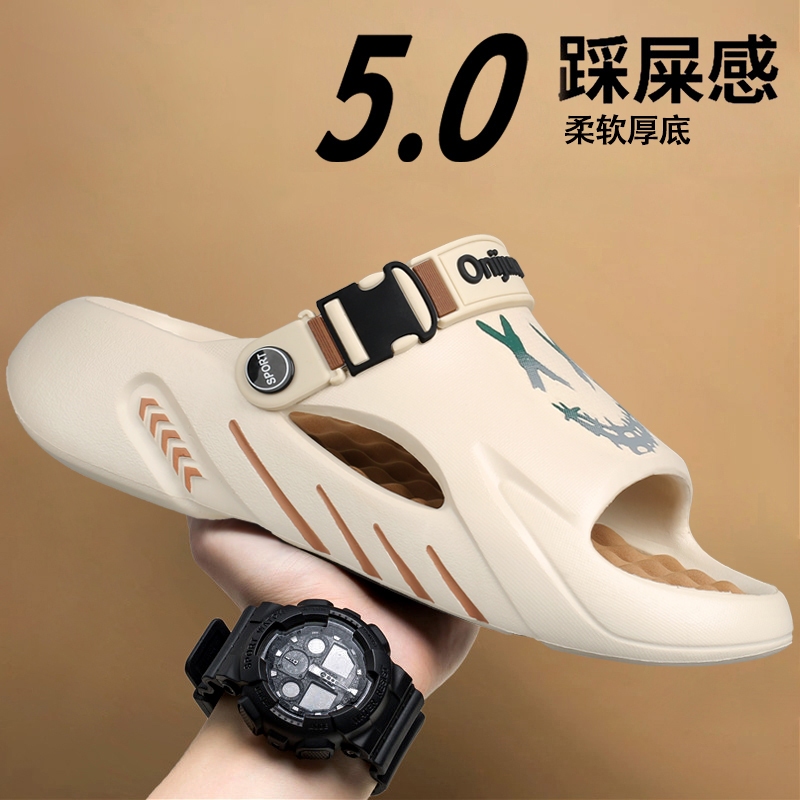 รองเท้าแตะผู้ชาย 2025 ฤดูร้อนใหม่ด้านนอกสวมดอกยางความรู้สึกอึขนาดใหญ่ 45 ลื่นด้านล่างหนาขับรถรองเท้าแตะชายหาดแบบใช้คู่
