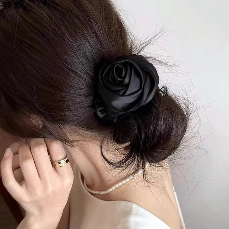 ผ้าซาตินฝรั่งเศส Rose Scrunchy Hair Tie 2025 ที่คาดผมระดับไฮเอนด์สไตล์ใหม่