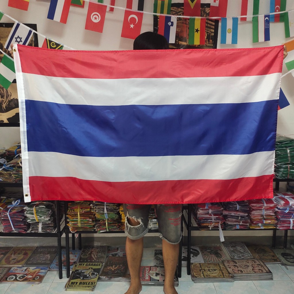 ธงชาติไทยขนาด 90 x 150 ซม.ใช้สำหรับประดับตก แต่งร้านตก แต่งสำนักงานสำนักงานกีฬางานของรัฐบาลงานขององค์กรเพิ่มบรรยากาศนี่เป็นผลิตภัณฑ์ ที่น่าสนใจสำหรับการถ่ายภาพ