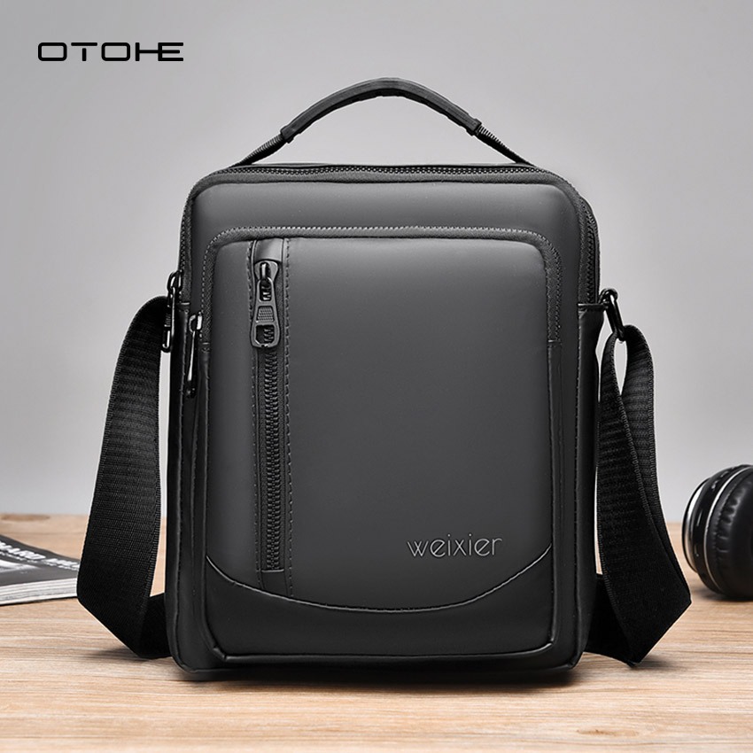 OTOHE กระเป๋าสะพายไหล่ผู้ชายกระเป๋าสะพายข้างกระเป๋ากันน้ําหนัง PU Casual Sport Street Bag