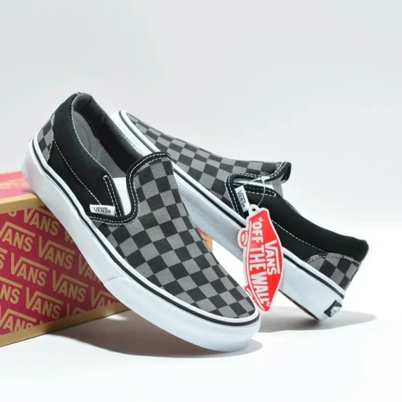 (จัดส่งที่รวดเร็ว) Slip-On Checkerboard White/Grey รองเท้าผ้าใบแบบสวม ขนาด 36-45