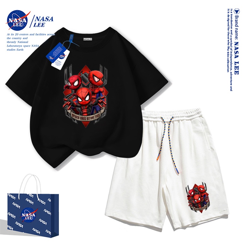 นาซ่า เด็กสีดําแขนสั้นเสื้อยืดกางเกงขาสั้นชุดสองชิ้น 2025 ฤดูร้อนลายสไปเดอร์แมนชายหญิงชุดระบายอากาศ