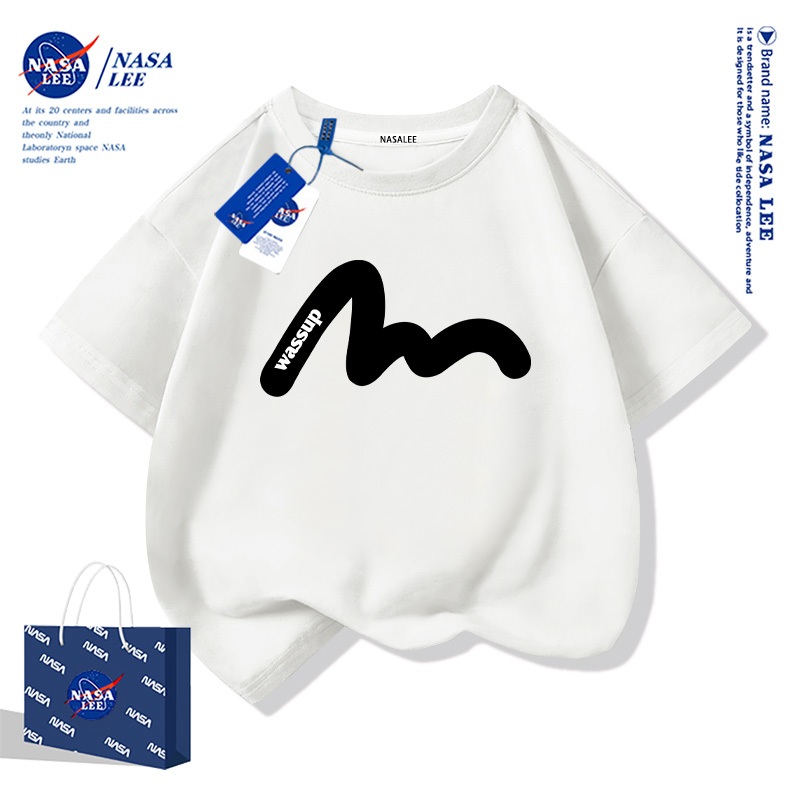 【สินค้าพร้อมส่ง】เสื้อยืดผ้าฝ้ายสีขาวสำหรับเด็ก NASA รุ่นใหม่ 2025 แบบเรียบง่ายสไตล์ฤดูร้อนลายกราฟิกสำหรับเด็กชายและเด็กหญิง เสื้อแขนสั้นแฟชั่นแนวสบายๆ