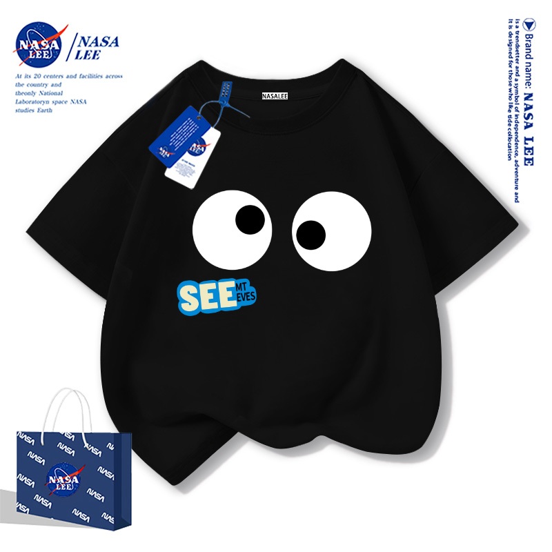 นาซ่า เสื้อยืดแขนสั้นระบายอากาศลําลองสําหรับเด็กสีดํา 2025 ฤดูร้อนสไตล์ใหม่ชายหญิงการ์ตูนตาลายแฟชั่นครึ่งแขน