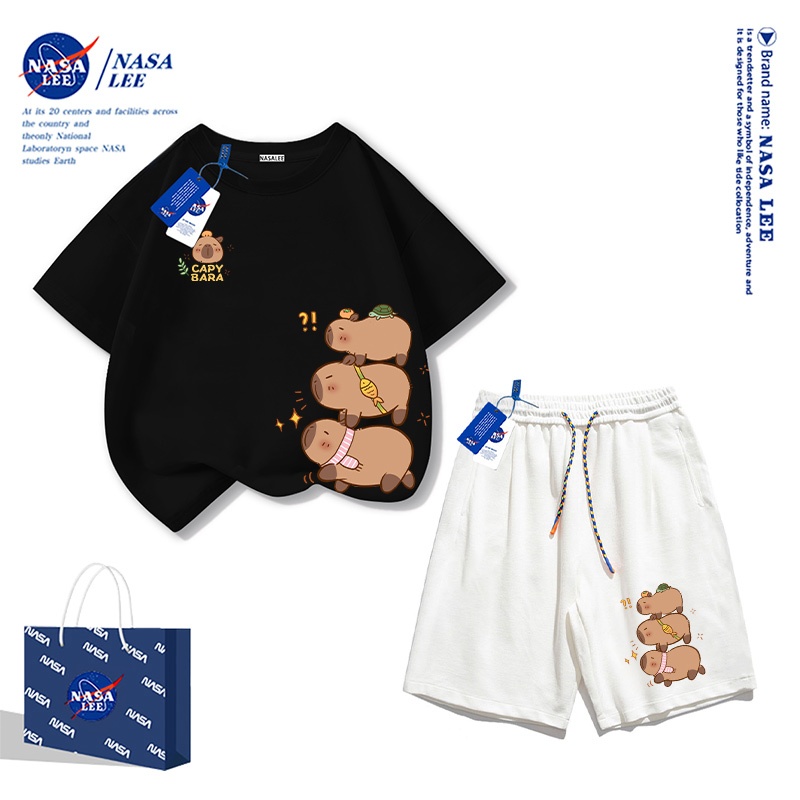 NASA ชุดเสื้อยืดแขนสั้นและกางเกงขาสั้นผ้าฝ้ายสีดำสำหรับเด็ก 2025 สไตล์ใหม่ฤดูร้อน ลายคาปิบาร่าสำหรับเด็กชายและเด็กหญิง ชุดลำลองสบายๆ สองชิ้น