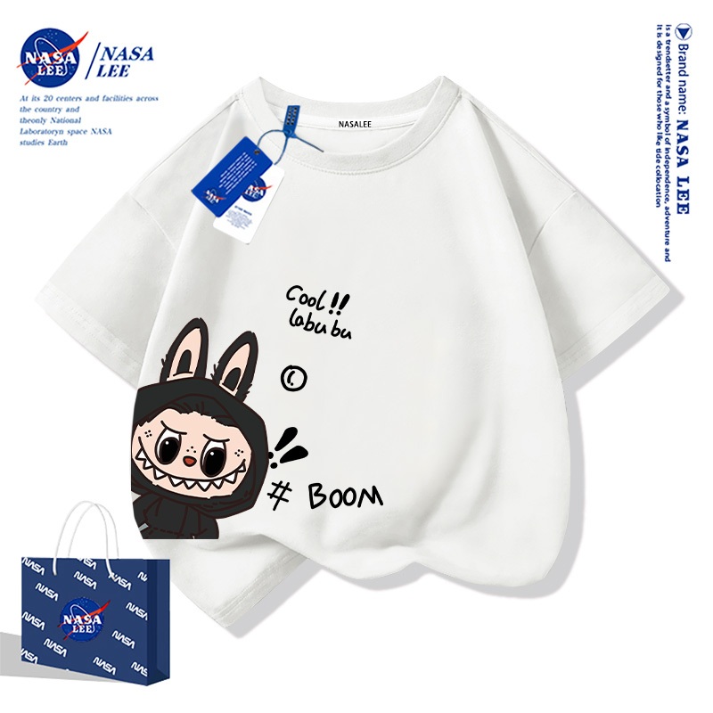 【มีสินค้า】เสื้อยืดแขนสั้นสีขาวผ้าฝ้ายลายลาบูบูจาก NASA รุ่นใหม่ปี 2025 สำหรับเด็กผู้ชายและเด็กผู้หญิง ฤดูร้อน ใส่สบาย