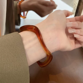 ศิลปะเกาหลี mope Resin สร้อยข้อมือสีเหลืองอําพันย้อนยุคฝรั่งเศสของผู้หญิงสร้อยข้อมือที่พูดเกินจริงปลอกแขนย้อนยุค