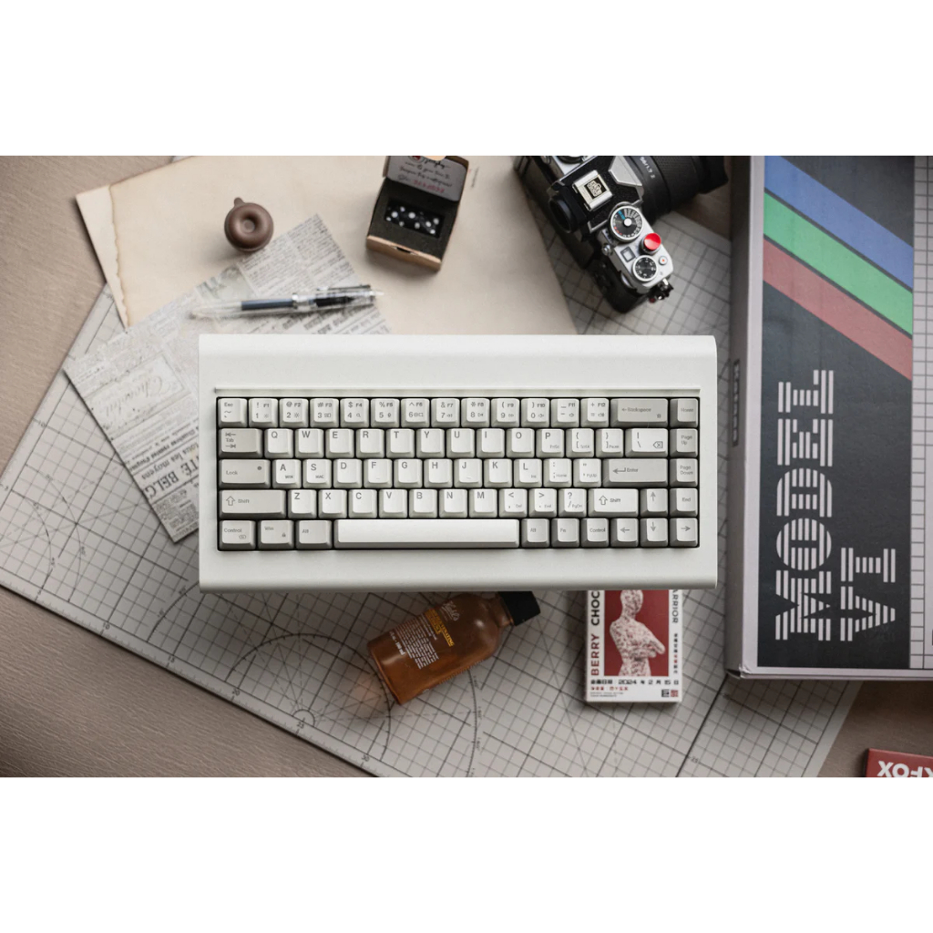 Kataaa รุ่น VI Retro IBM PCJR Single Tri Mode การประสานคีย์บอร์ด HMX สวิตช์ที่กําหนดเอง 2.4g คีย์บอร์ดไร้สาย Bluetooth Retro DIY คีย์บอร์ด