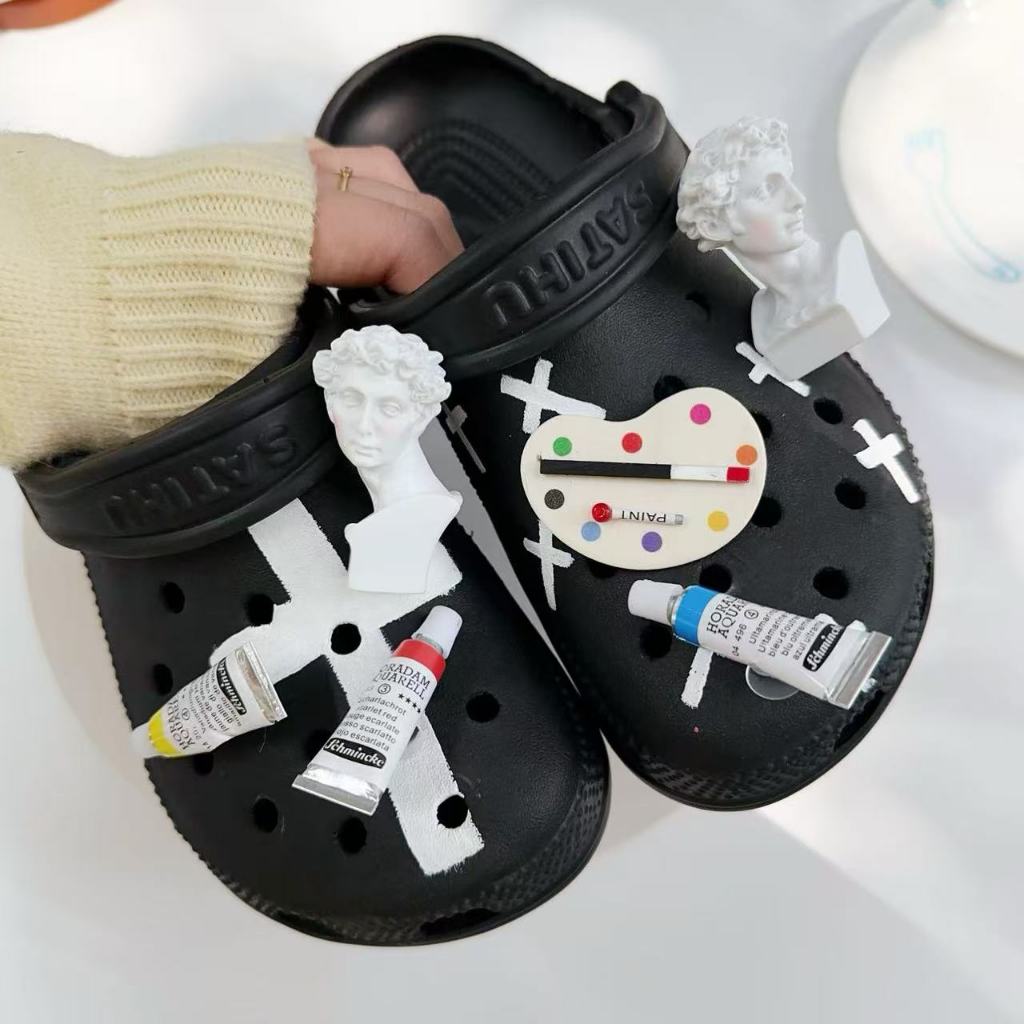 ใหม่สร้างสรรค์การ์ตูนรูปปั้นภาพวาดวัสดุหลุมรองเท้าหัวเข็มขัดรองเท้าดอกไม้หลุมรองเท้าทําเองอุปกรณ์เสริมที่ถอดออกได้