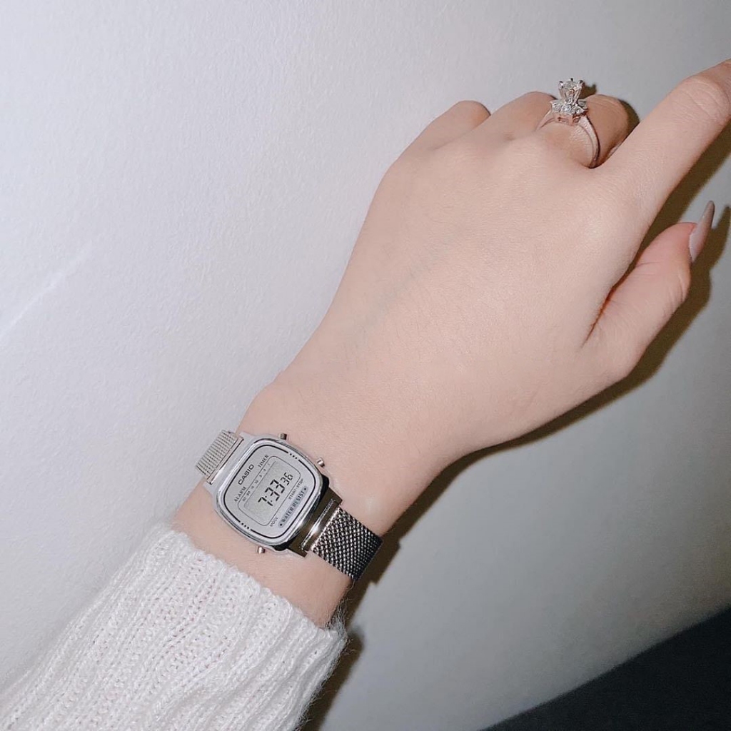 (รับประกัน 1 ปี) Casio นาฬิกา คาสิโอ นาฬิกาข้อมือผู้หญิง สายสเตนเลส รุ่น LA670WEM-7D - สีเงิน