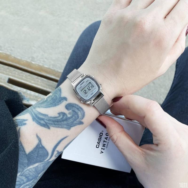 (รับประกัน 1 ปี) Casio นาฬิกา คาสิโอ นาฬิกาข้อมือผู้หญิง สายสเตนเลส รุ่น LA670WEM-7D - สีเงิน