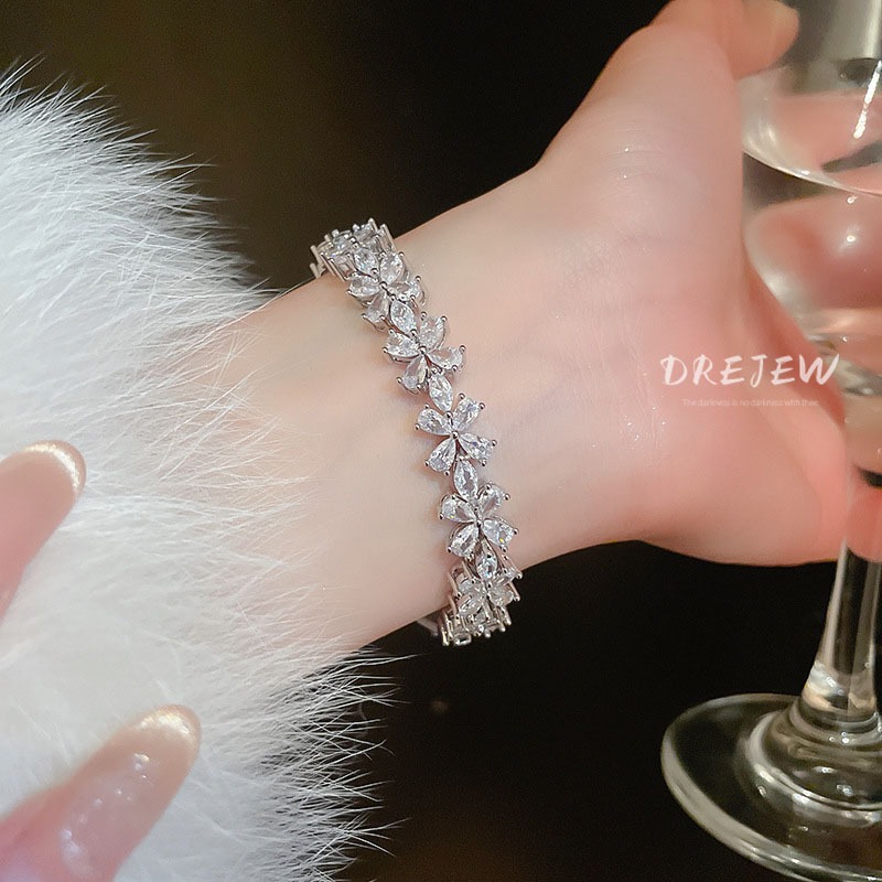 เดรเจว ซูเปอร์แฟลชที่เรียบง่ายเพทายดอกไม้สร้อยข้อมือแสงหรูหราแฟชั่นอเนกประสงค์สร้อยข้อมือผู้หญิงซอกระดับไฮเอนด์อารมณ์เครื่องประดับมือ