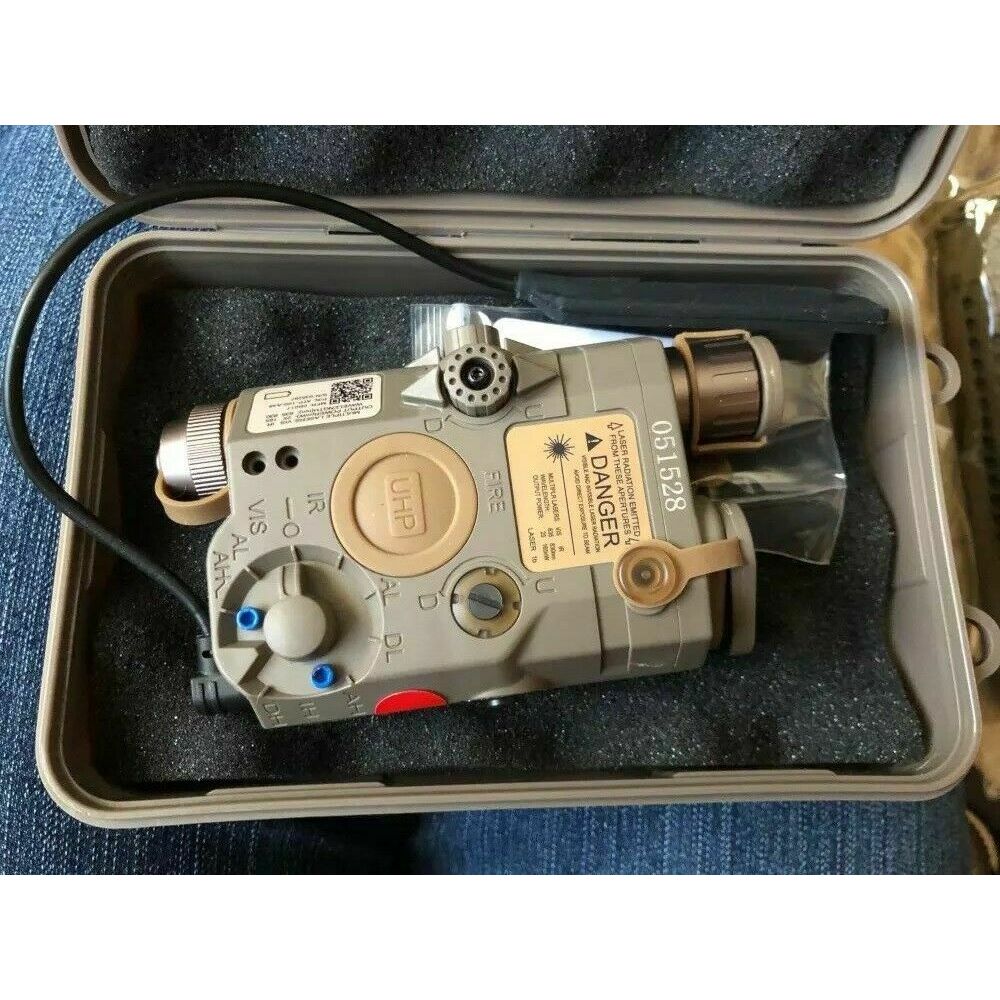 PEQ-15/LA-5C UHP Tactical Red Laser FLASHLIGHT BOX