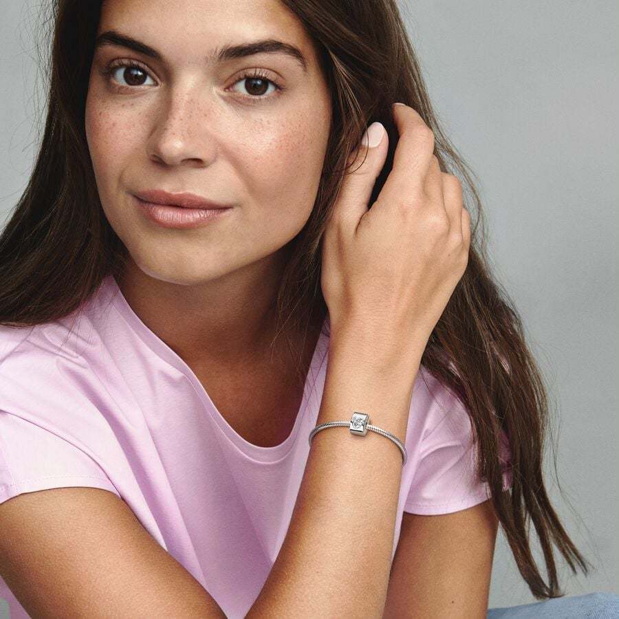 ของแท้ 100% (พร้อมกล่อง) S925 เงินสเตอร์ลิงตัวแทนเพื่อซื้อผลิตภัณฑ์ของขวัญวันเกิด Mickey Mouse & Minnie Mouse Clip Charm - รูปที่ 2