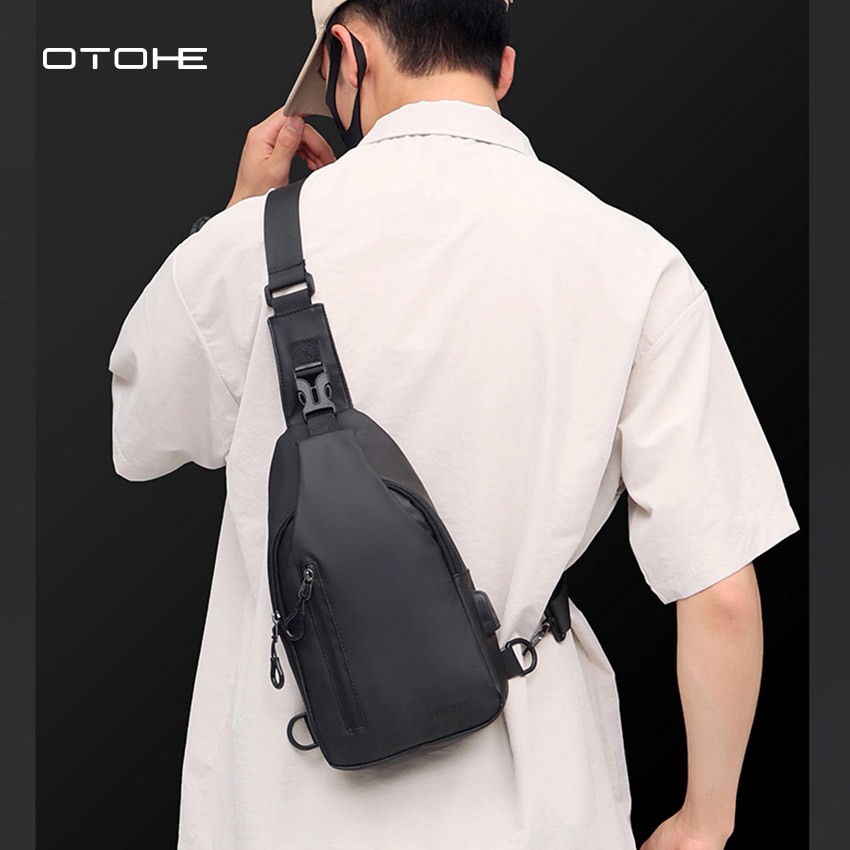 OTOHE กระเป๋าคาดหน้าอก Oxford กันน้ําสําหรับผู้ชาย USB Hole หูฟังการออกแบบรูกระเป๋าข้ามร่างกายกระเป๋าซิปสองชั้น