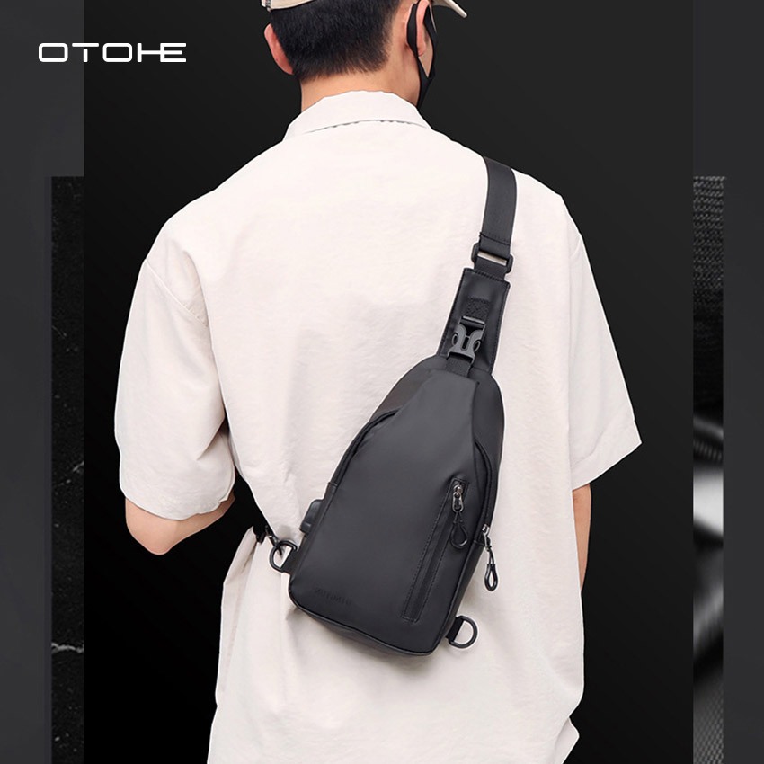 OTOHE กระเป๋าคาดหน้าอก Oxford กันน้ําสําหรับผู้ชาย USB Hole หูฟังการออกแบบรูกระเป๋าข้ามร่างกายกระเป๋าซิปสองชั้น